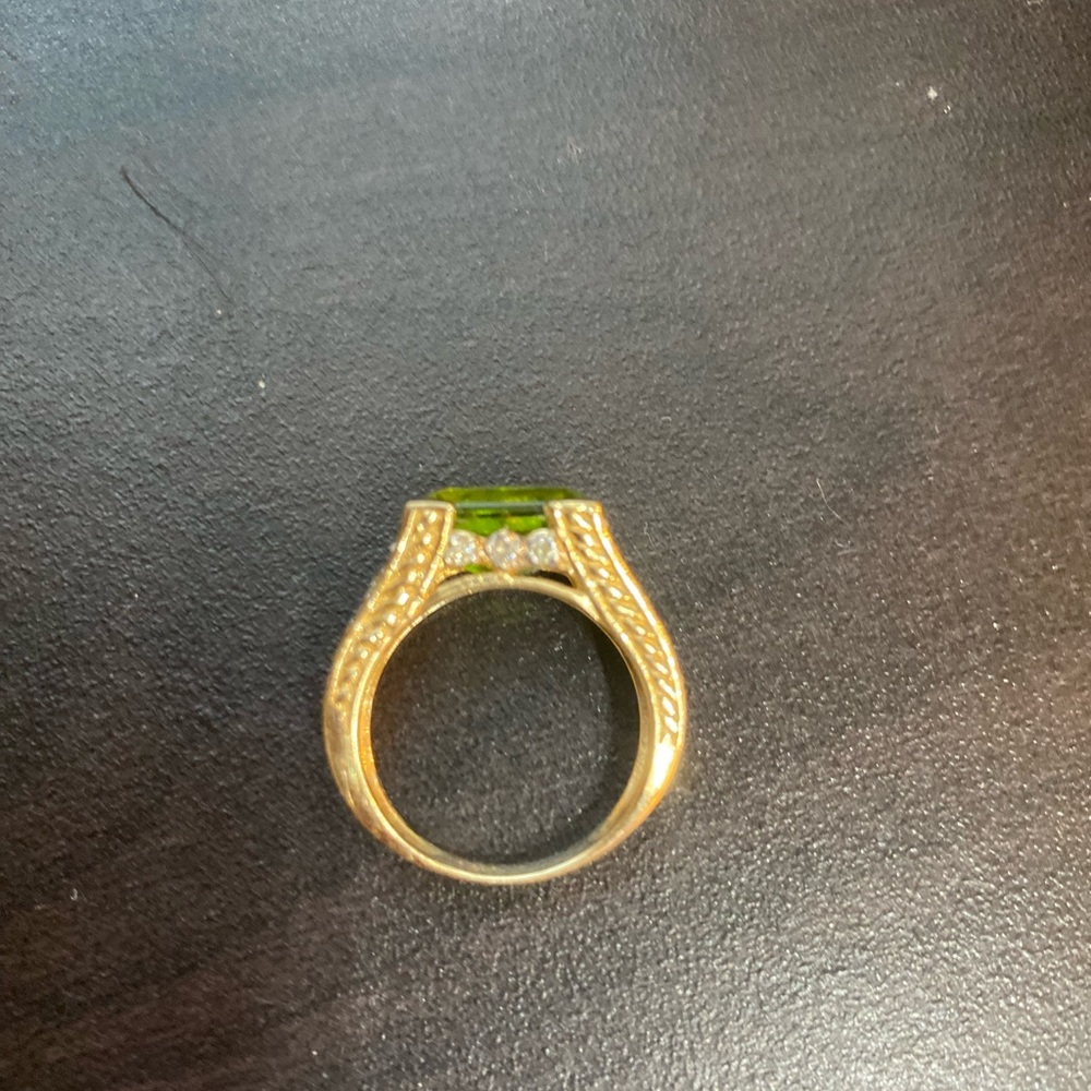 14kt Peridot and Diamond ring - Picture 3 of 6